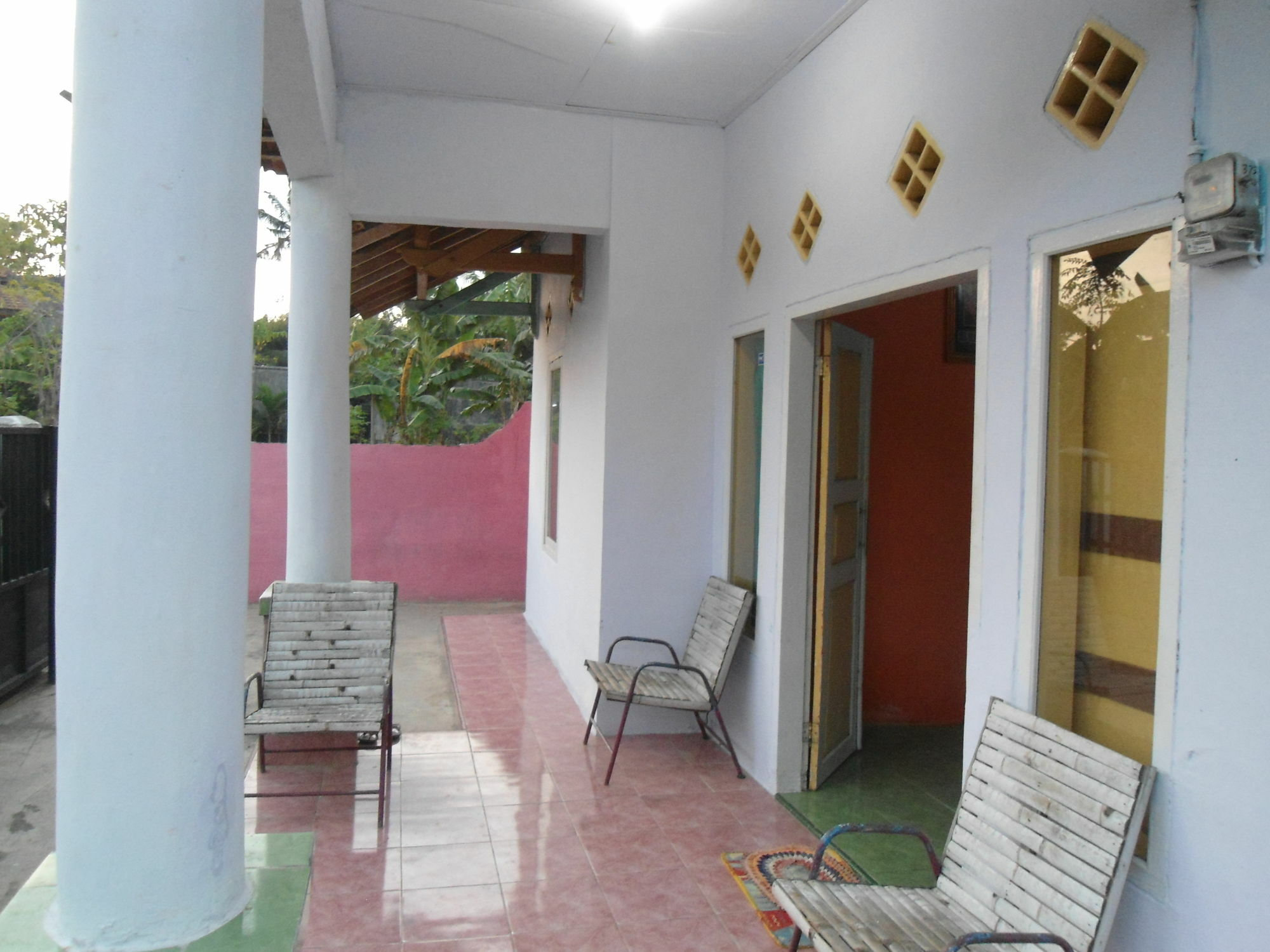 Bed and Breakfast Osingvacation Tamansuruh Экстерьер фото